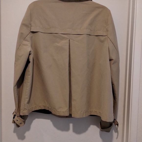 Women's jacket or short fog/rain coat (maybe size 12) - Picture 2 of 2